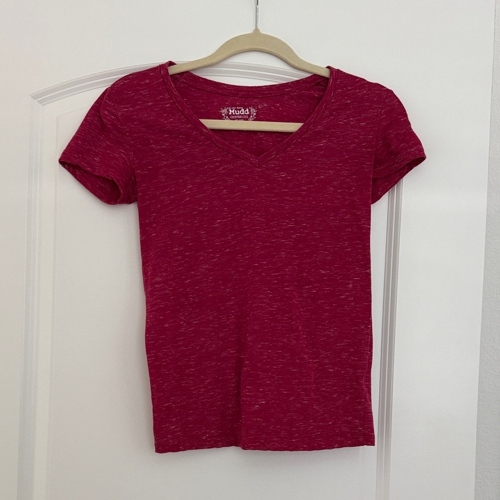 Mudd Women's Maroon V-Neck Tee